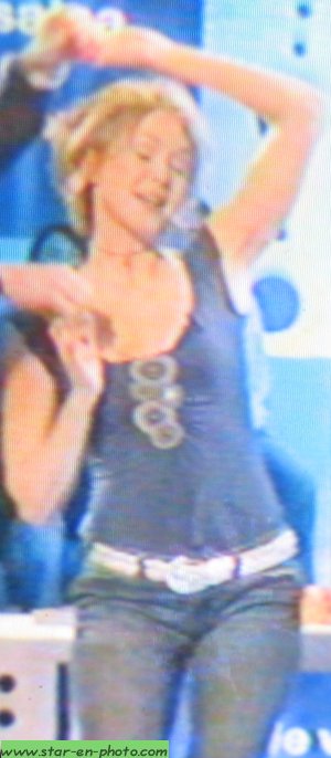 Agnès Soral danse la salsa