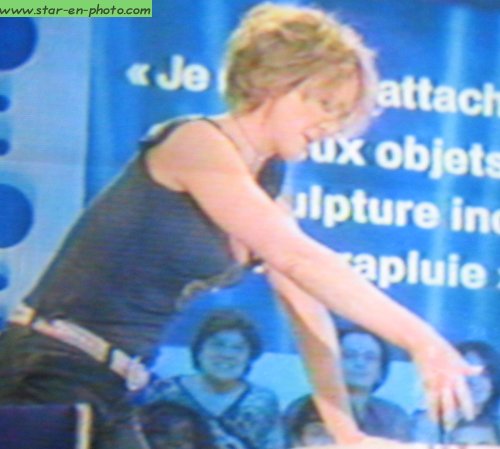 Agnès Soral toute bleue